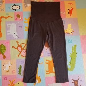 NWOT Maternity capri leggings